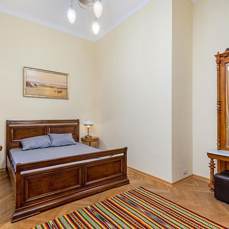 Grecheskaya Street Art Apartment โอเดสซา ภายนอก รูปภาพ