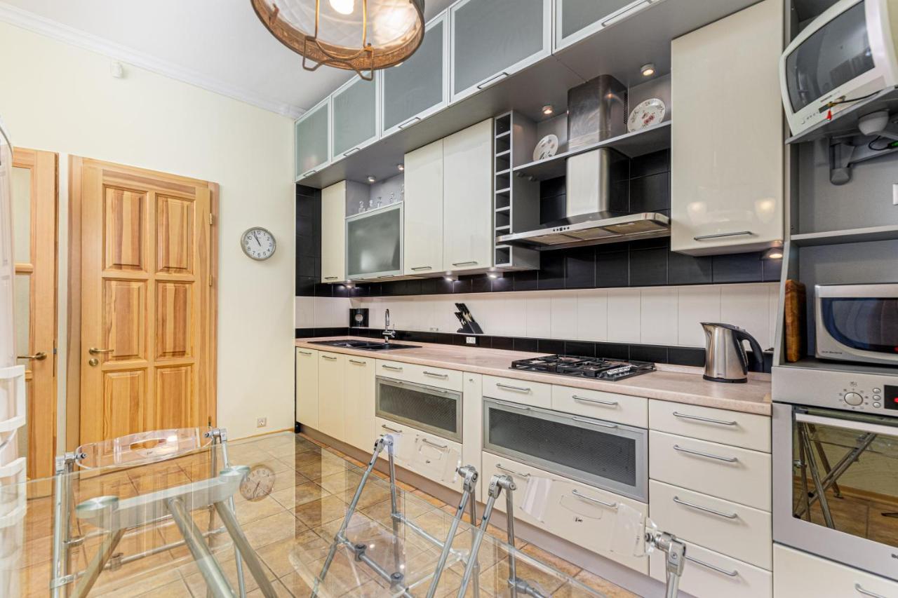 Grecheskaya Street Art Apartment โอเดสซา ภายนอก รูปภาพ